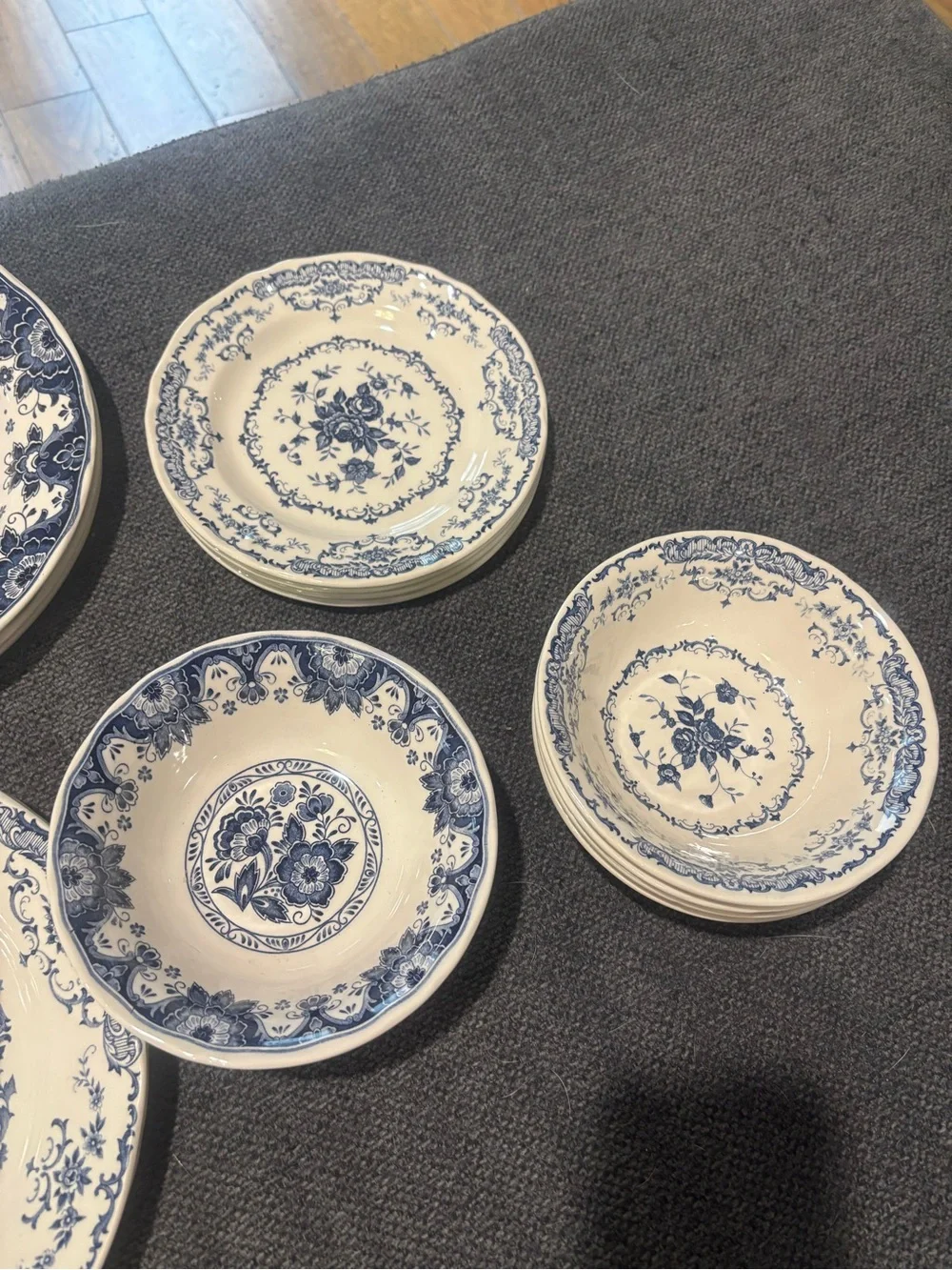 Vintage Claytan Tablewares 19 Piece Blue Floral Porcelain Classic Dinnerware Set